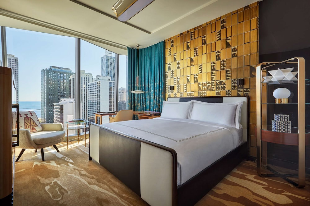 Deluxe Room, 1 King Bed, Accessible, Lake View thumbnail 6