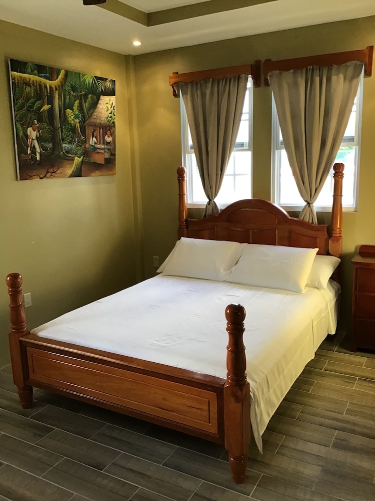 Exclusive Studio Suite, 1 Queen Bed, Kitchen, Ocean View photo 3