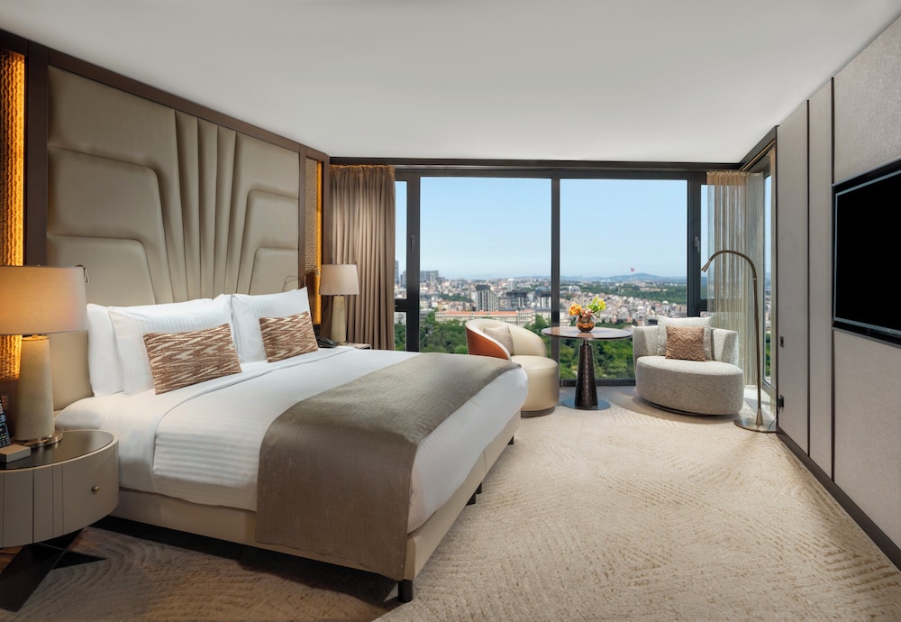 Premium Room, 1 King Bed, Club Lounge Access, Sea View