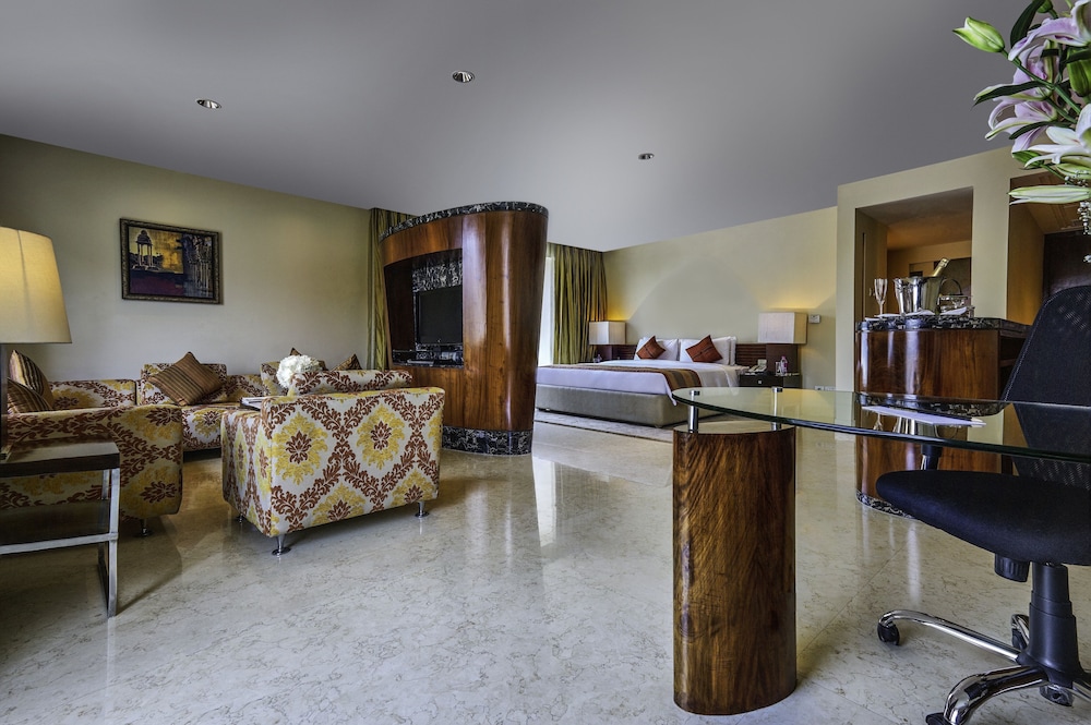 Deluxe Suite, 1 Bedroom - Photo 1