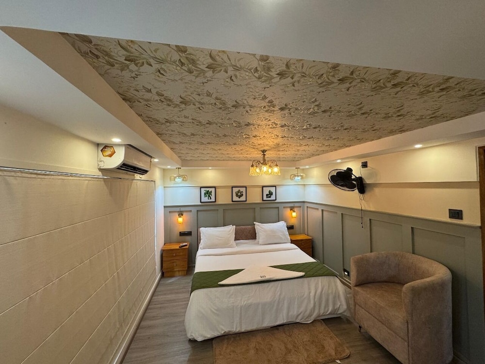 Executive Room, Lake View