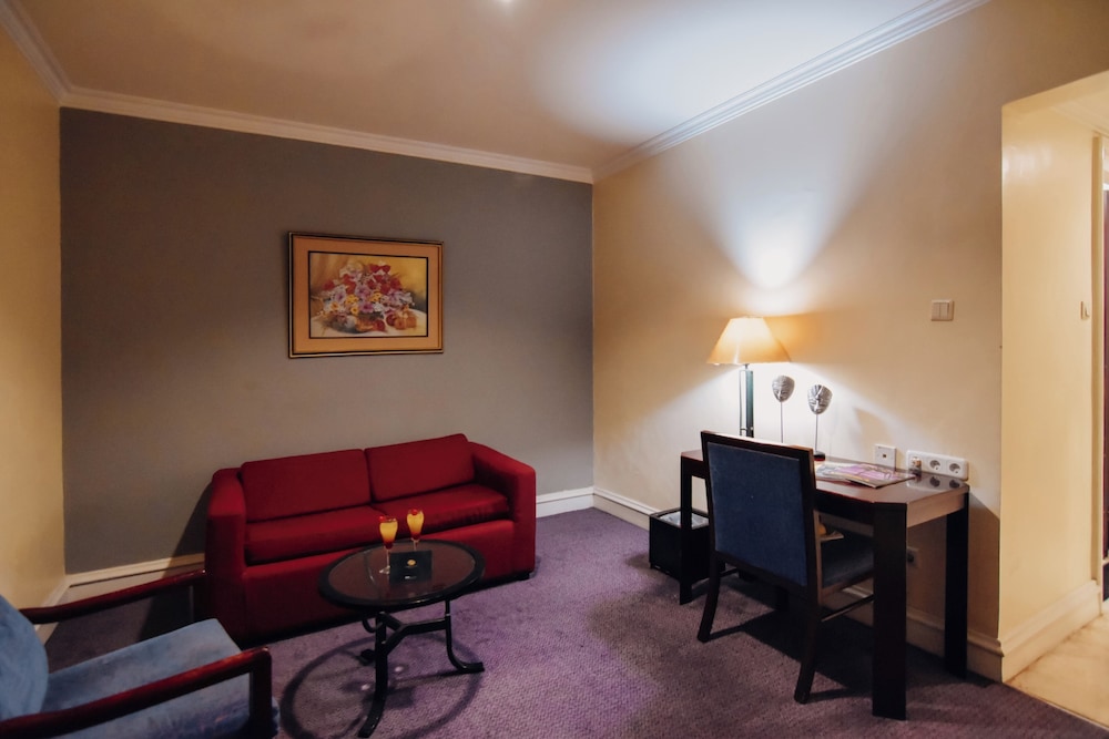 Business Suite Historical Twin - Photo 2