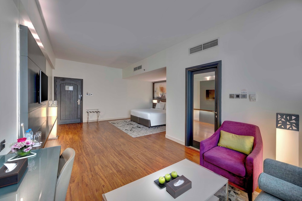 Junior Suite, 1 King Bed, Non Smoking photo 2