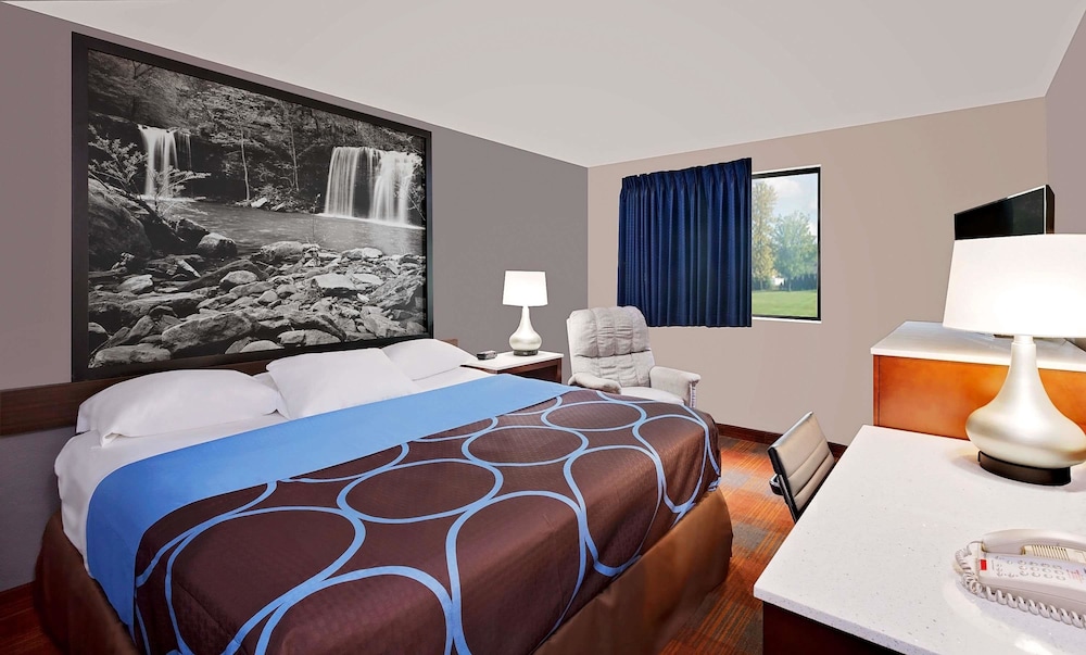 Upgraded, Standard Room, 1 King Bed, Refrigerator photo 1