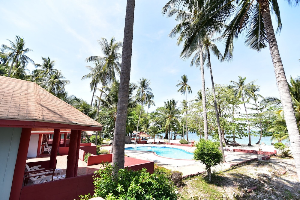 Beachfront Bungalow photo 2