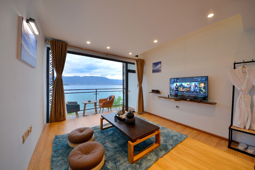 Deluxe Loft, Lake View
