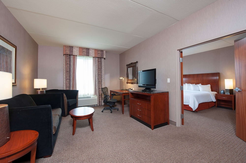 One King Suite with Whirlpool, 1.5 bath photo 3