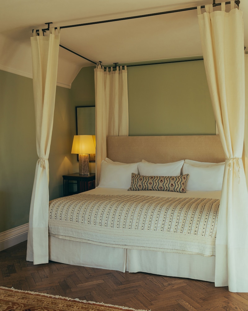 Mansion House - Photo 2