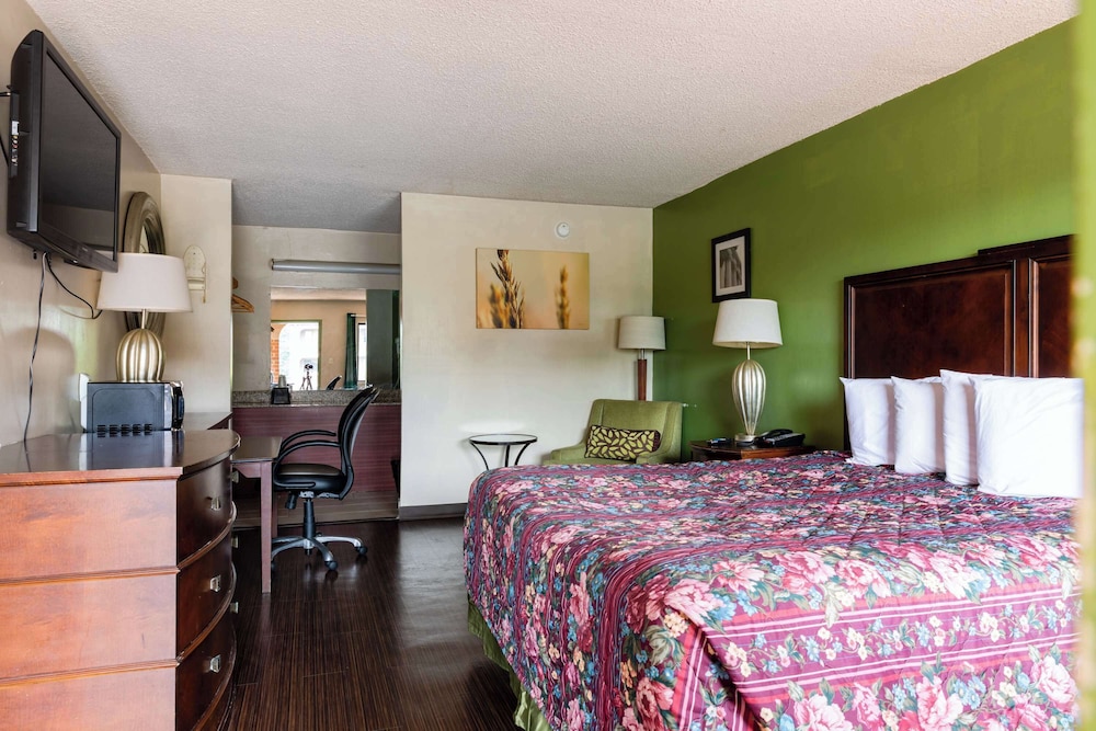 Deluxe Room, 1 King Bed, Non Smoking - Photo 1