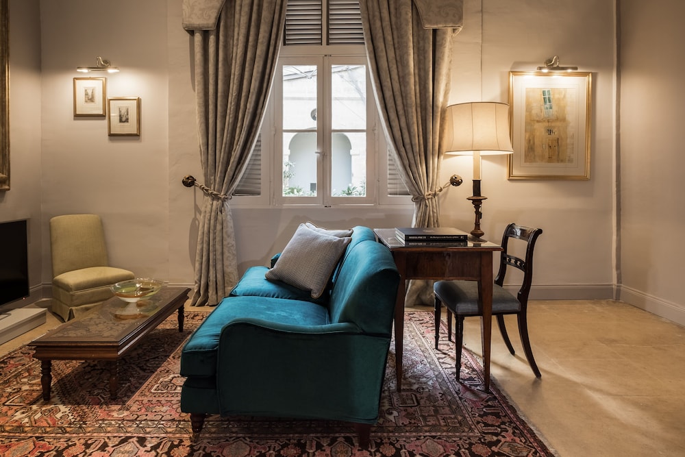 Deluxe Suite - Photo 9