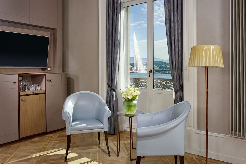 Suite, 1 Bedroom - Photo 10
