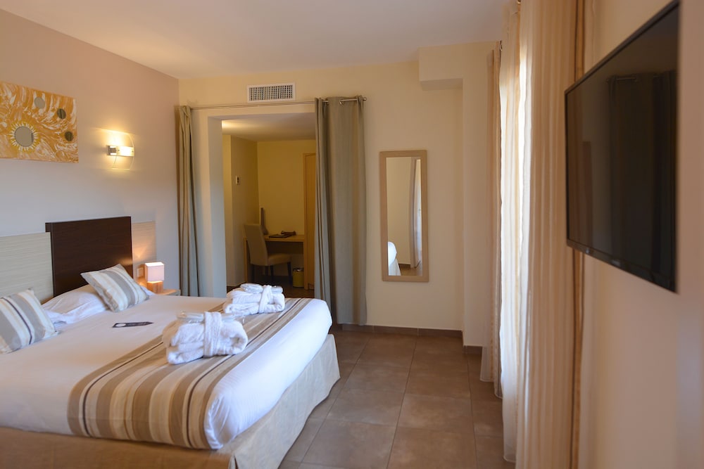 Family Suite 2 Bedrooms (Courtyard View)