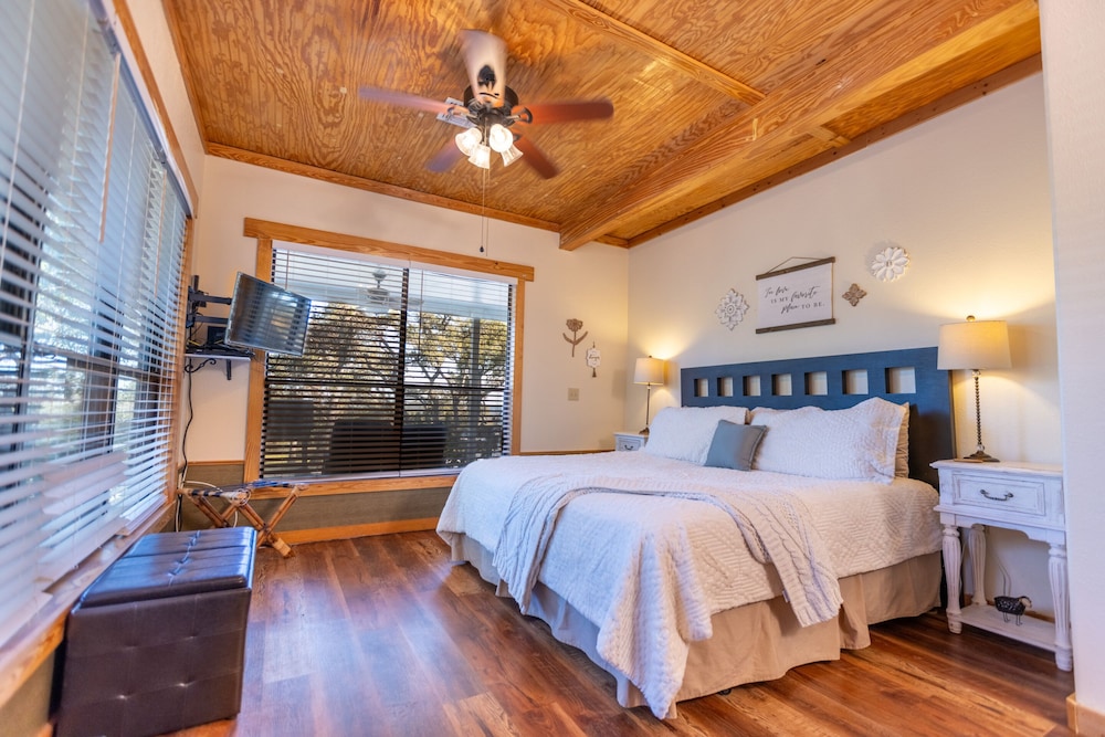 Duplex, Private Bathroom, Valley View (Hilltop Room) photo 1