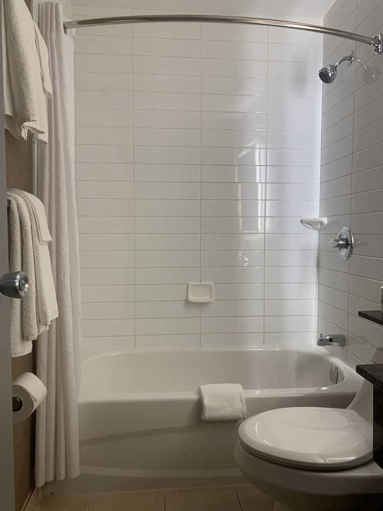 Room, 2 Queen Beds, Non Smoking, Ground Floor - Photo 7