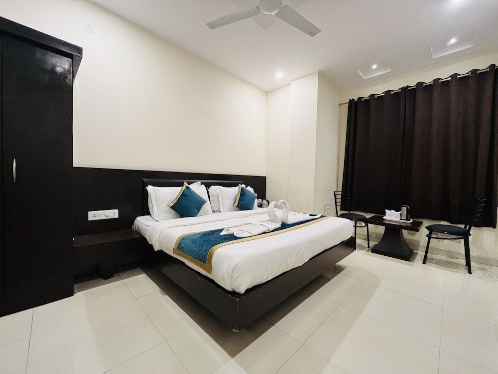 Deluxe Room - Photo 1