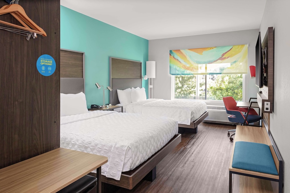 Room, 2 Queen Beds, Accessible (Roll-In Shower) - Photo 1