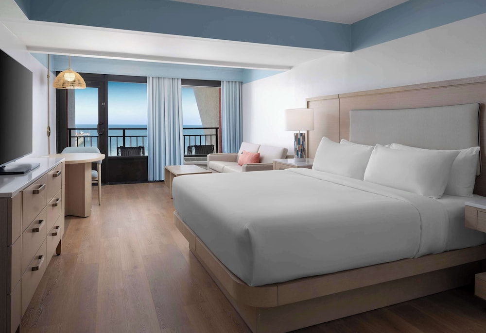 Room, 1 King Bed, Partial Ocean View (Mobility, Hearing, Bathtub) - Photo 1