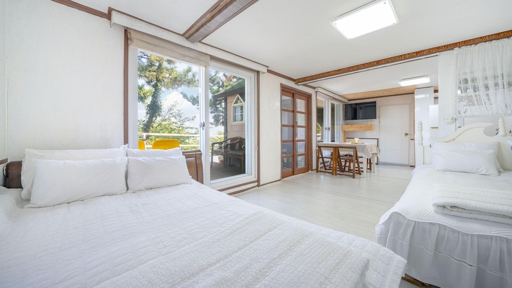 Basic Room, 1 Bedroom (Gumsan1)