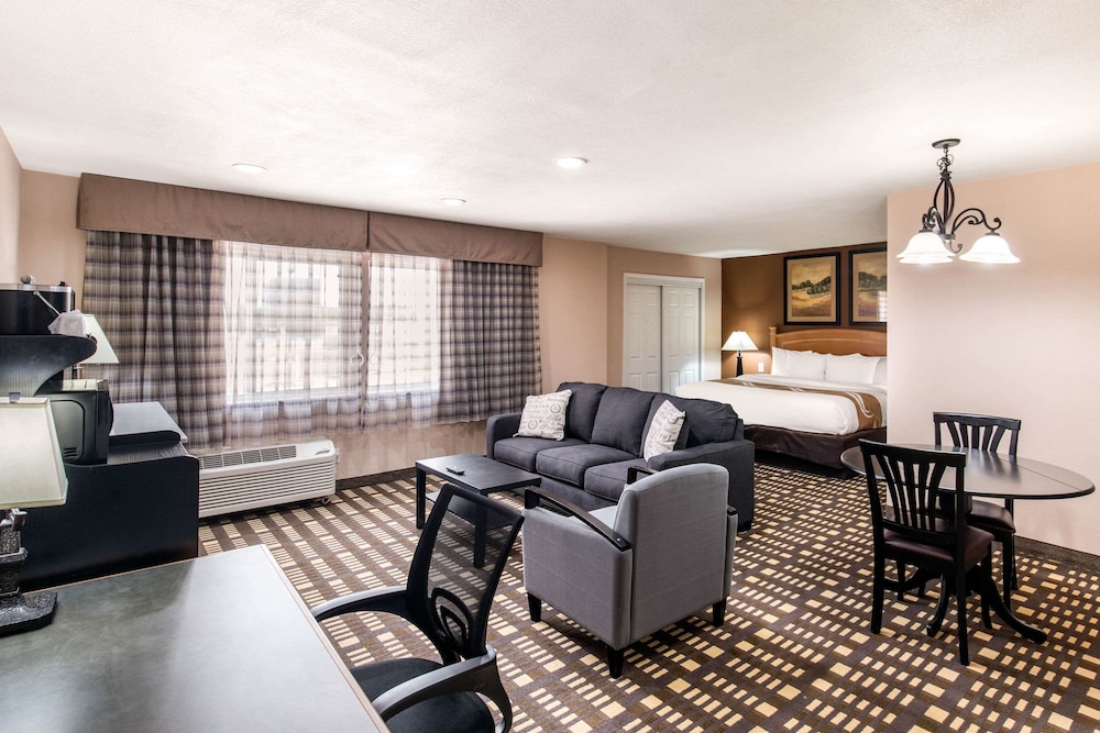 Suite, 1 King Bed with Sofa bed, Accessible, Non Smoking photo 1