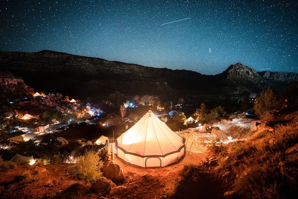 Luxury Tent, 1 Queen Bed, Fireplace, Mountain View photo 1