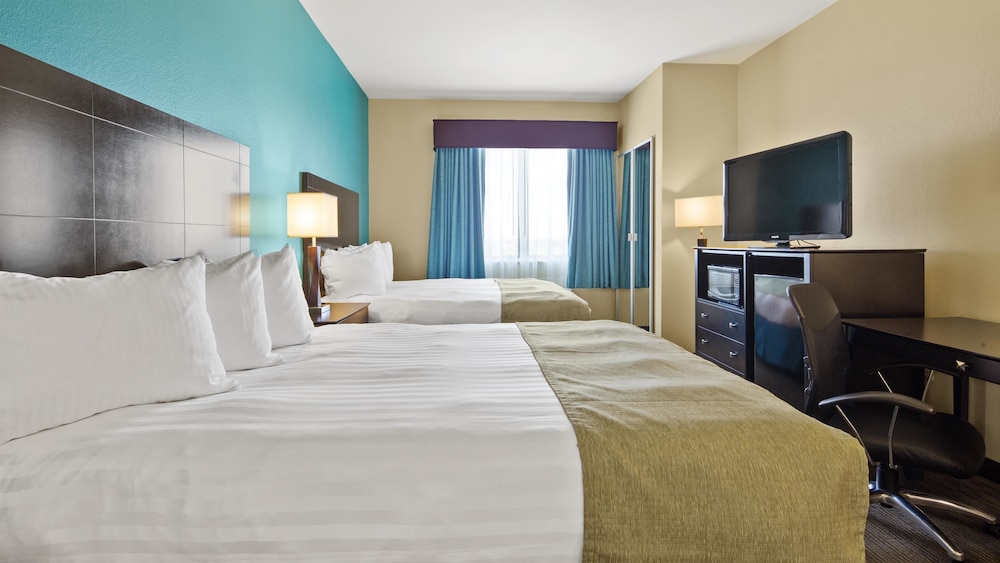 Standard Room, 2 Queen Beds, Accessible, Bathtub