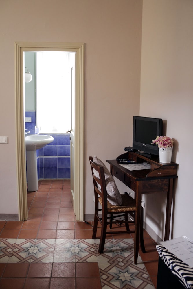 Double Room - Photo 18