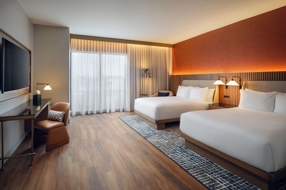 Room, 2 Queen Beds, Accessible, Bathtub (Mobility)