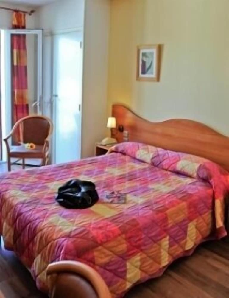 Standard Twin Room - Photo 3
