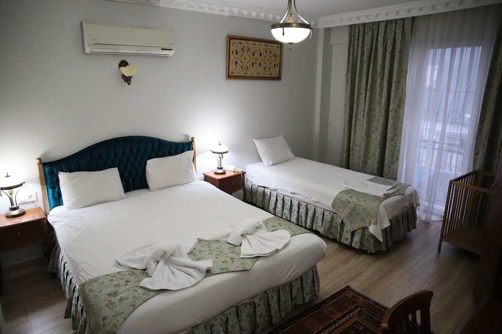 Economy Triple Room photo 1