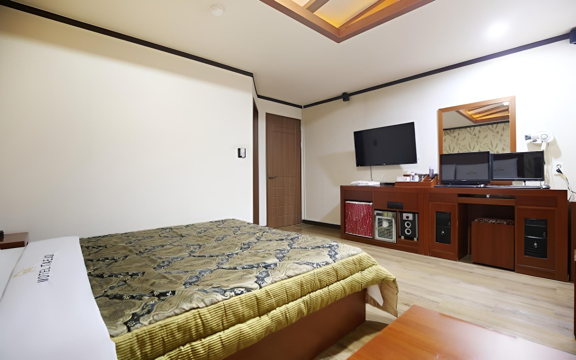 Room (Standard Room) - Photo 3