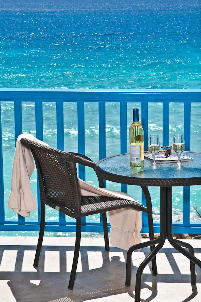 Deluxe Ocean Front Double photo 3