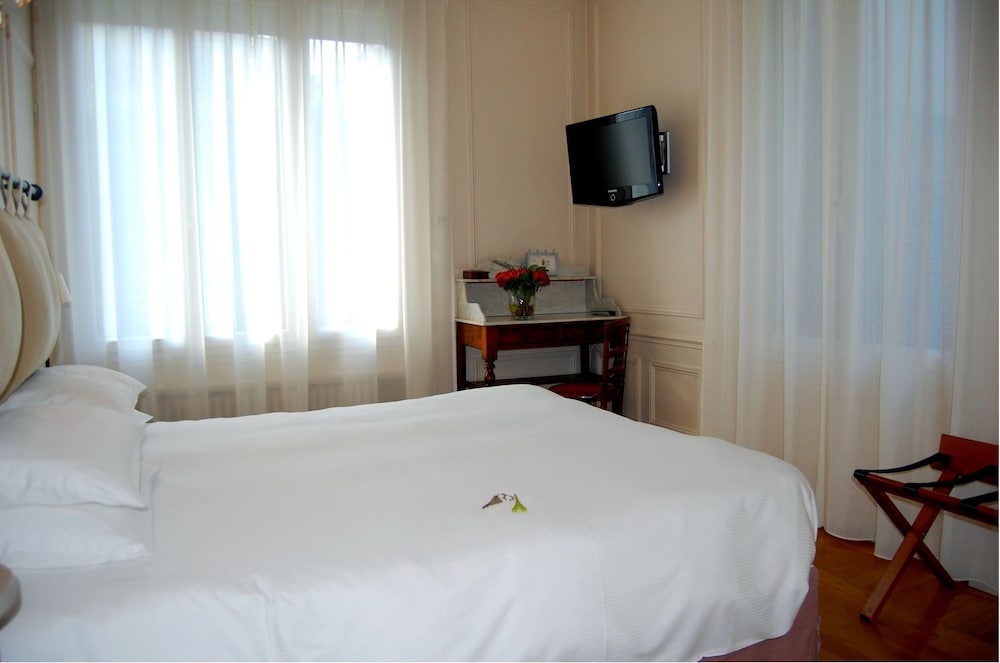 Classic Double Room, 1 King Bed, Park View, Ground Floor photo 1