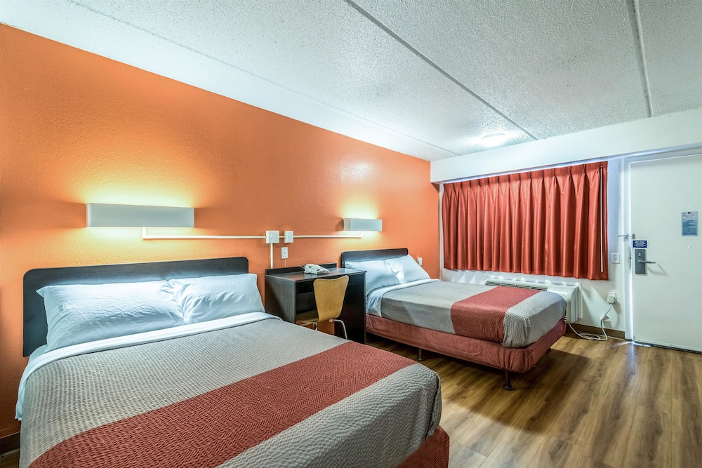 Standard Room, 2 Double Beds, Non Smoking - Photo 3