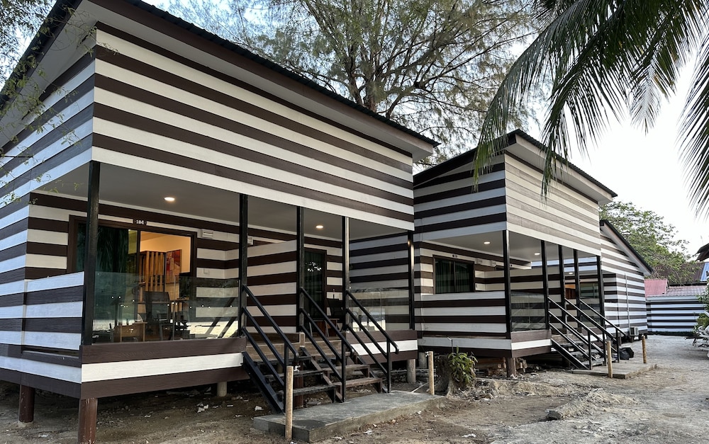 Seafront Family Chalet photo 2