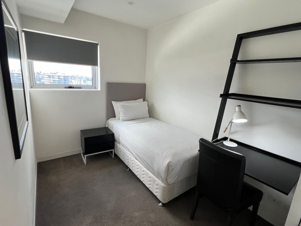 Three Bedroom Two Bathroom Compact Gabba View Apartment photo 2