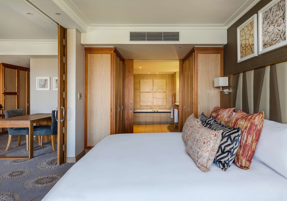 Deluxe King Suite with Garden View - Photo 1
