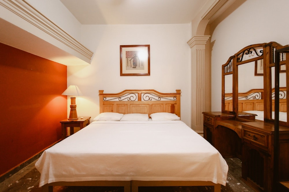 Room, 1 Queen Bed photo 2