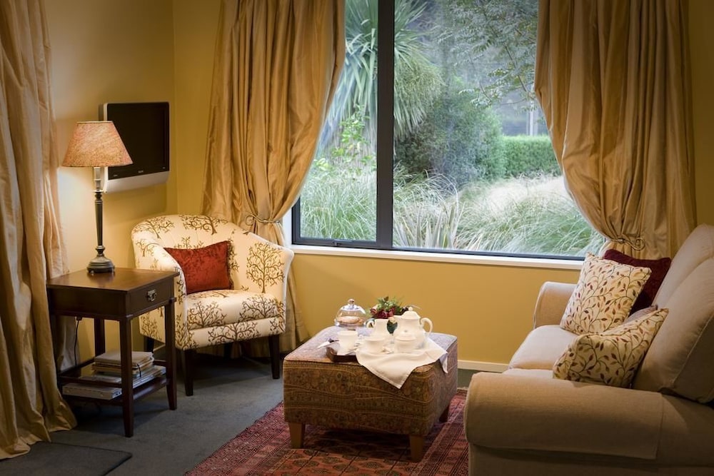 Standard Suite, 1 Bedroom, Non Smoking, Kitchenette (2 Nights Getaway) photo 1