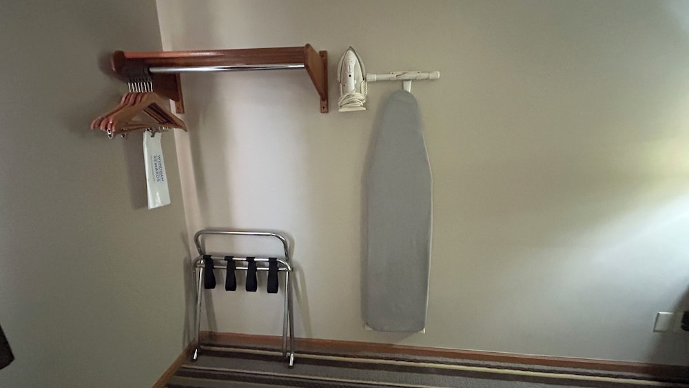 Room, 1 Queen Bed, Accessible, Non Smoking (Mobility Accessible) - Photo 4
