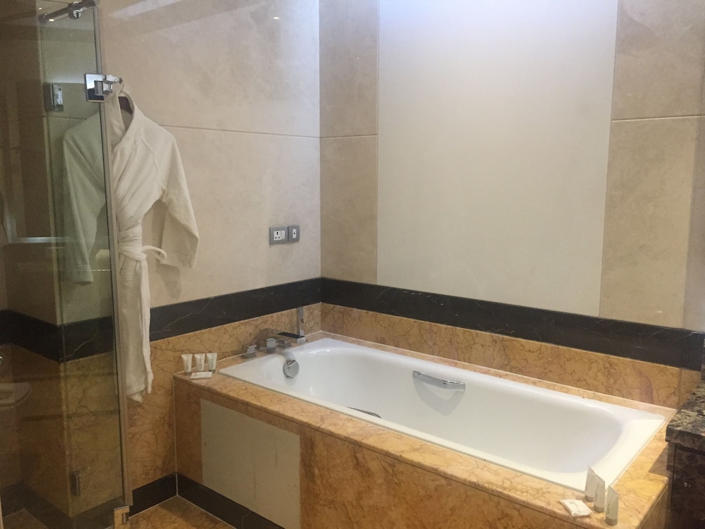Deluxe Suite, 1 Bedroom - Photo 2