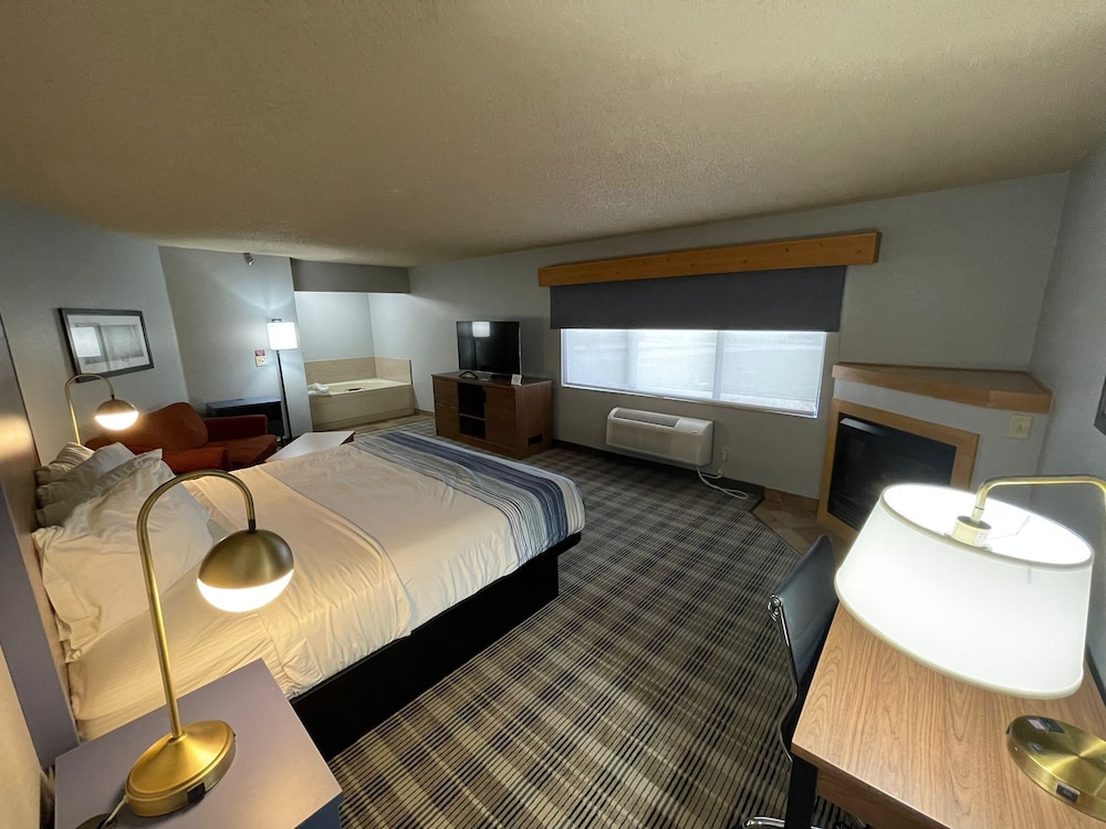 Suite, 1 King Bed, Non Smoking photo 3