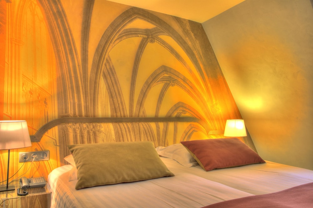 Double Room (Cathedral View) - Photo 2