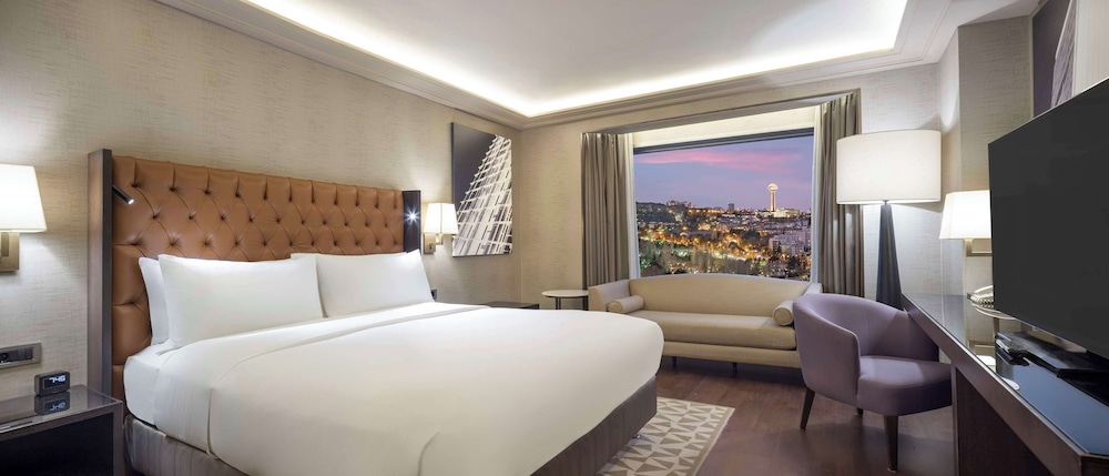 Executive Suite, 1 King Bed (Lounge Access)