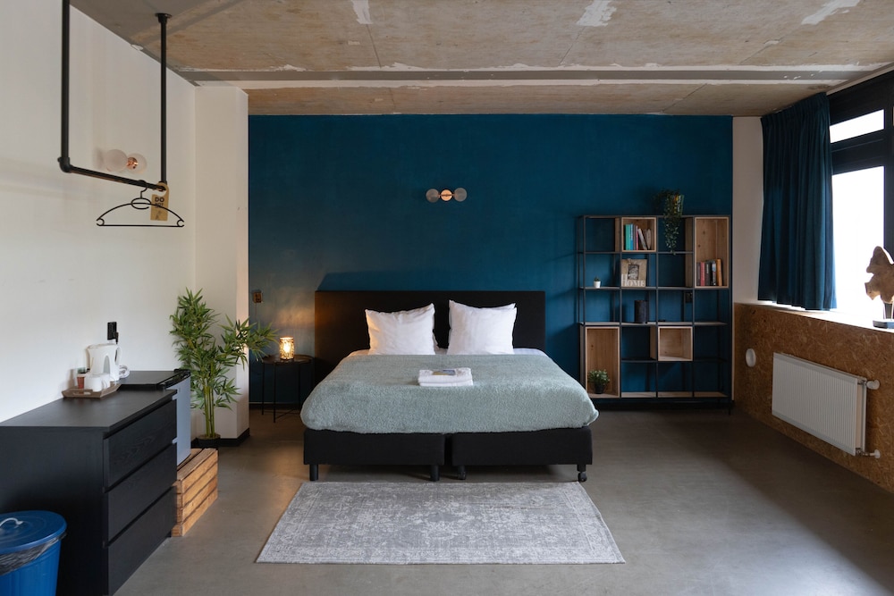 Deluxe Room with bath - Photo 3