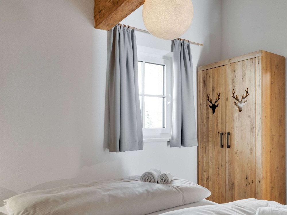 Classic Chalet, 4 Bedrooms photo 1