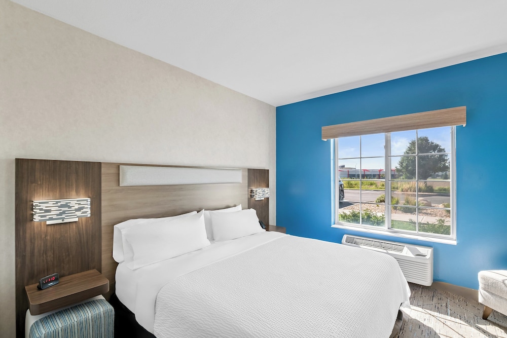 Standard Room, 1 King Bed - Photo 2