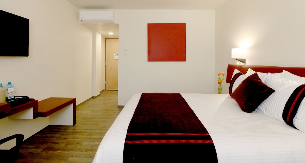 Standard Room, 1 Queen Bed - Photo 3