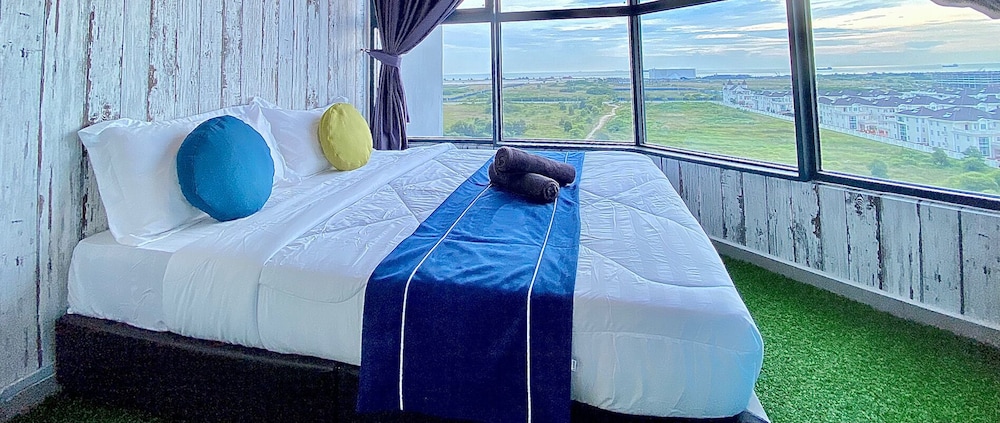 Premier Apartment, 3 Bedrooms, Kitchen, Sea View photo 2