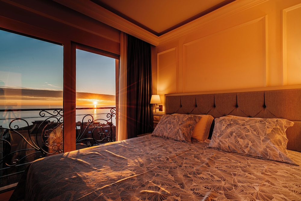 Deluxe Suite, Patio, Sea View