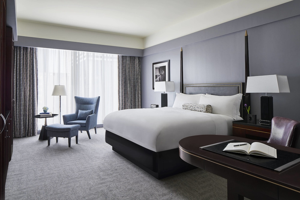 Deluxe King Room with One King Bed (Non Smoking)